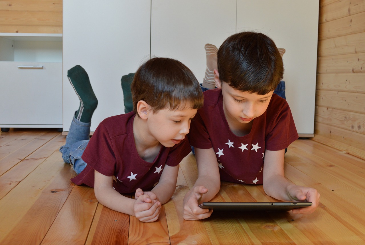 Bildschirmzeit-Richtlinien für Kinder: Die Balance zwischen digitaler Welt und Realität finden